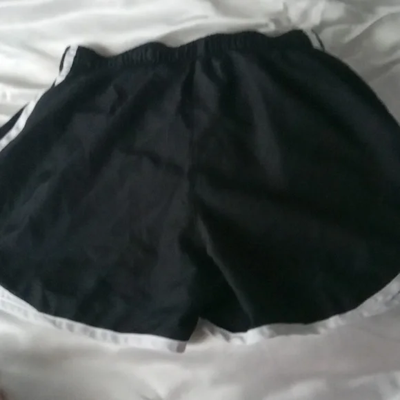 Nike girls xs dri-fit wide short - Picture 3 of 3